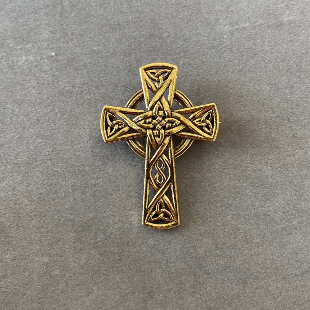Soldor Gold Tone Celtic Cross Pin